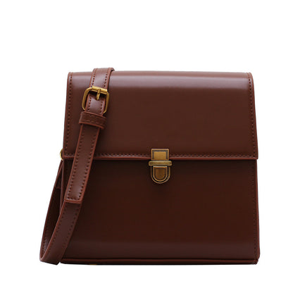 Simple Chic Messenger