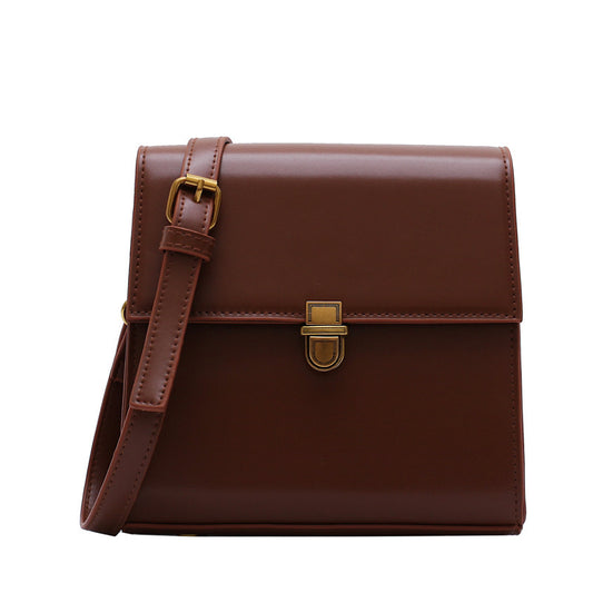 Simple Chic Messenger