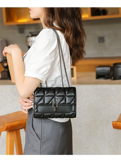 Diamond Chain Shoulder Bag