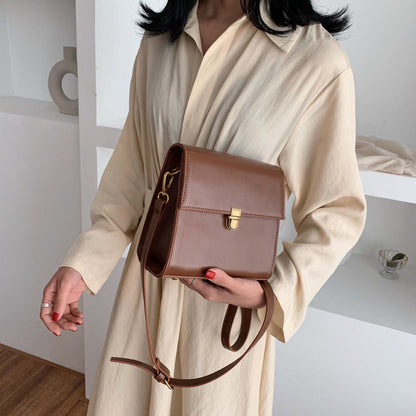 Simple Chic Messenger